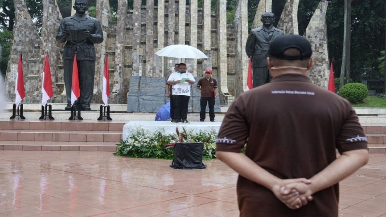 Menteri Agama Yaqut Cholil Qoumas saat memimpin apel perayaan Hari Amal Bhakti ke-78 Kementerian Agama di Tugu Proklamasi, Jakarta, Rabu (3/1/2024). (ANTARA/HO-Kemenag)