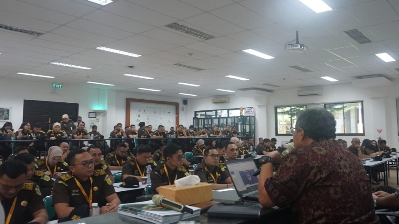 90 Jaksa dari berbagai Kejaksaan Tinggi di Indonesia mengikuti pembekalan tentang persoalan limbah  yang digelar oleh Badan Diklat Kejaksaan RI. (foto: Arief Permana)