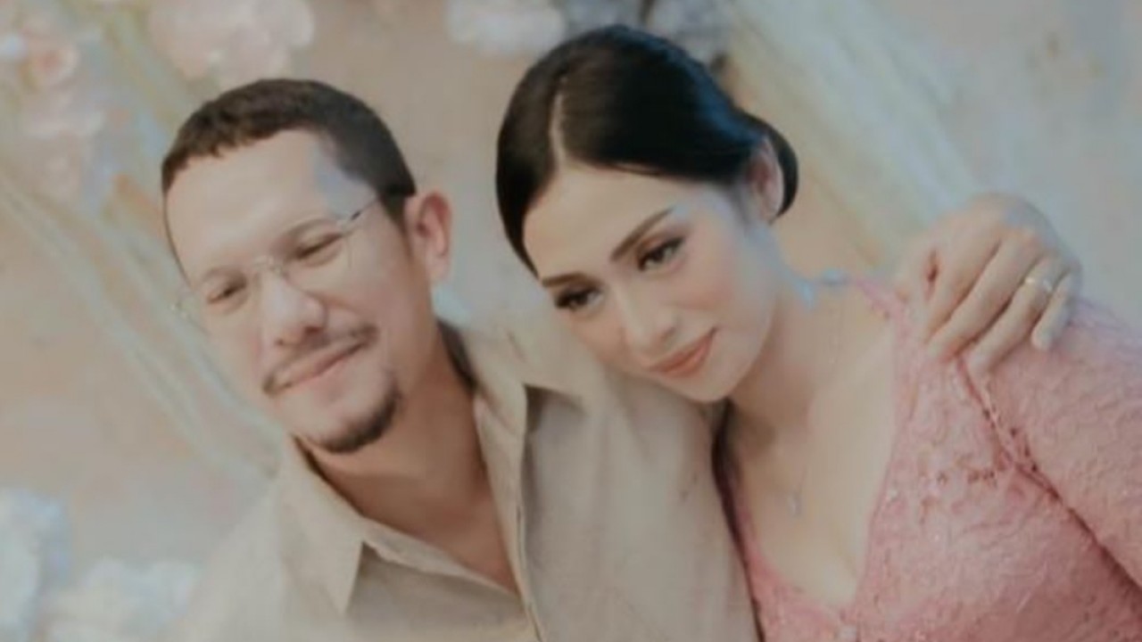 Angga Puradiredja dan Dewi Andarini/Instagram