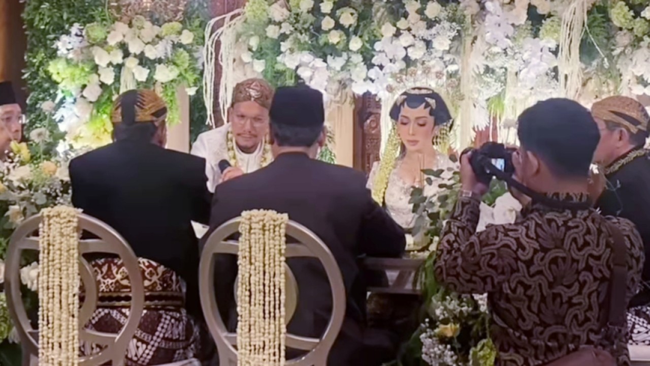 Angga Puradiredja dan Dewi Andarini/Instagram