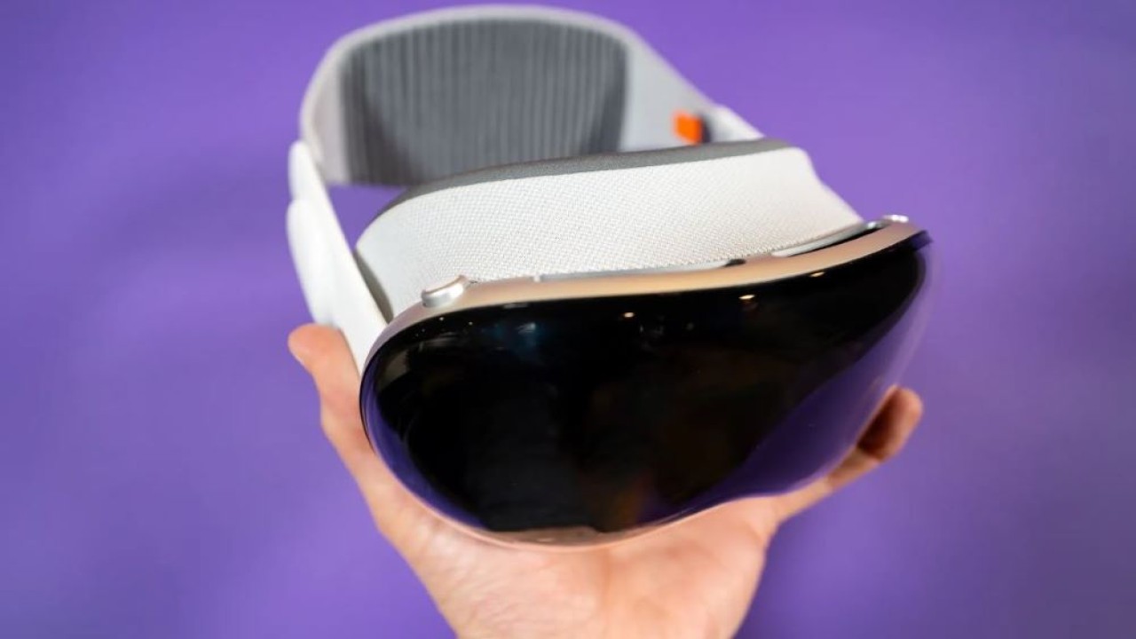 Muncul retakan misterius di Apple Vision Pro. (Foto: Zdnet)