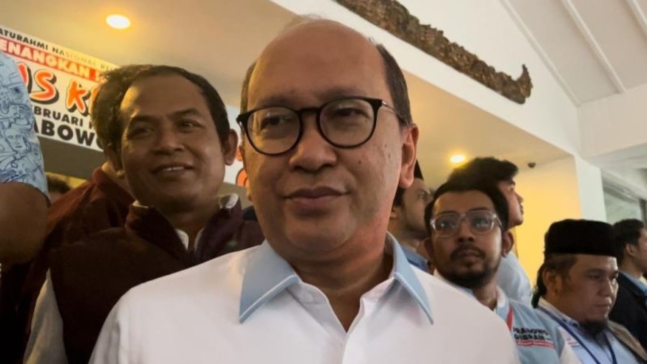 Arsip foto - Ketua TKN Rosan Roeslani di hotel Kartika Chandra, Jakarta Selatan, Senin (5/2/2024) ANTARA/Walda Marison