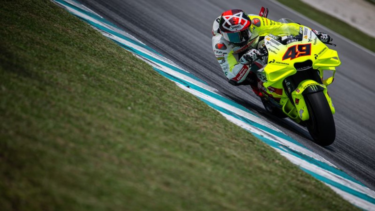 Fabio Di Giannantonio saat melakukan uji coba hari pertama di Sirkuit Internasional Sepang, Malaysia, Selasa (6/2/2024). (ANTARA/HO/Pertamina Enduro VR46)