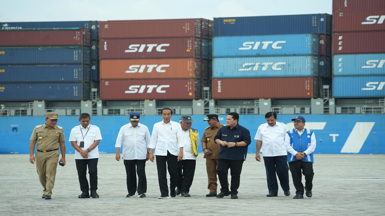 Menteri BUMN Erick Thohir turut mendampingi Presiden Jokowi saat peresmian Proyek Startegis Nasional Makassar New Port di Makassar, Sulawesi Selatan/ist