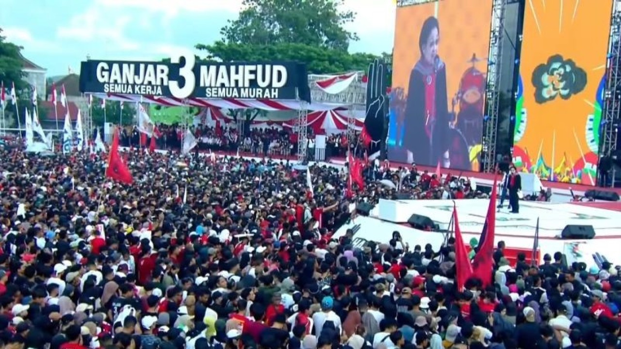 Tangkapan layar - Para pendukung Ganjar-Mahfud padati Hajatan Rakyat di lapangan Ruang Terbuka Hijau (RTH) Maron, Banyuwangi, Jawa Timur, Kamis (8/2/2024). ANTARA/Narda Margaretha Sinambela