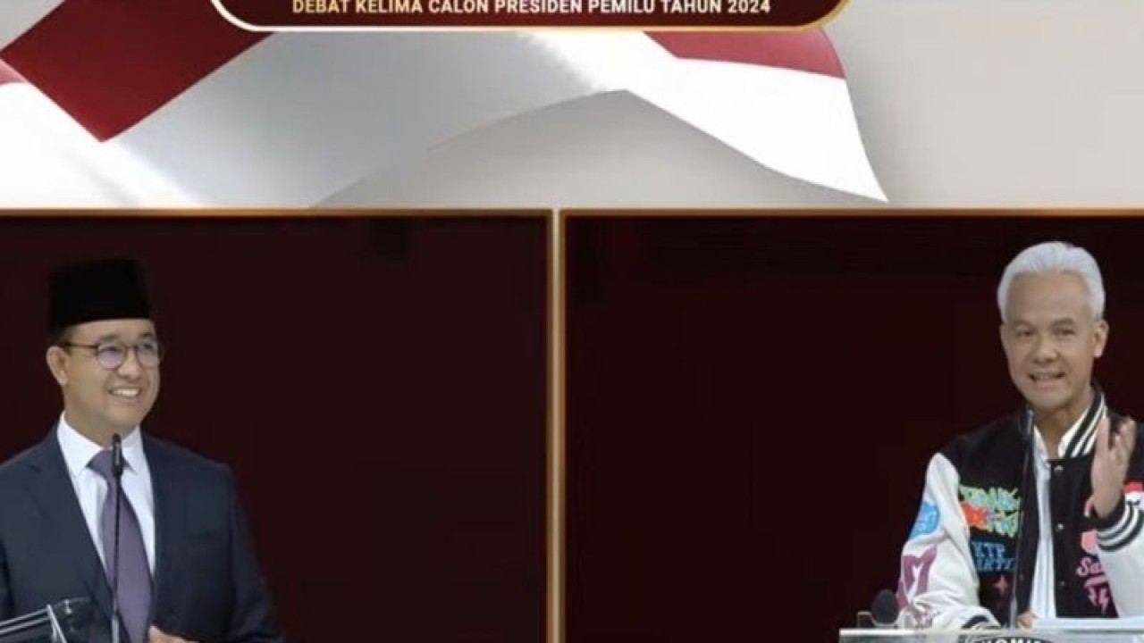 Tangkapan layar calon presiden nombro urut 3, Ganjar Pranowo, memberi pertanyaan soal bantuan sosial dari calor presiden nombro urut 1, Anies Baswedan, dalam debat kelima capres yang diselenggarakan di JCC Jakarta, Minggu (4/2/2024). ANTARA/Youtube-KPU