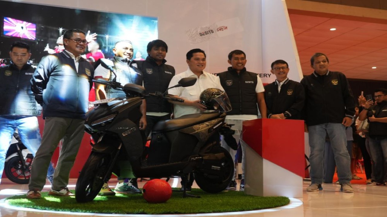 PT Gesits Motor Nusantara berkolaborasi dengan PSSI menghadirkan sepeda motor listrik edisi terbatas, yakni GESITS Garuda. (Istimewa/PSSI)