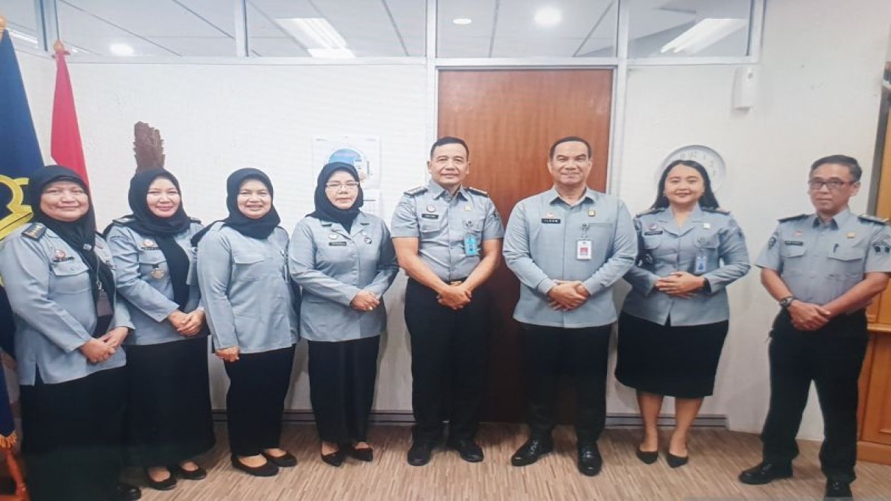 Kunjungan koordinasi Kakanwil Ilham Djaya didamlingi Kepala Divisi Pelayanan Hukum dan HAM, Kabid  HAM, Kasubbid P3 Kumham dan Kasubbid Pemajuan HAM,  Kepala Pusat Strategi Kebijakan Tata Kelola Hukum dan HAM dan Direktur Kerja sama Ditjen HAM Harniati (ANTARA/HO/24)