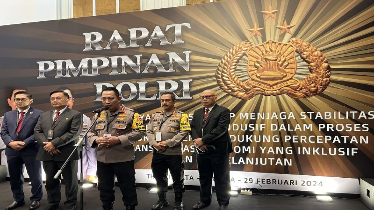 Kapolri Jenderal Pol. Listyo Sigit Prabowo memberikan keterangan pers terkait Rapim Polri 2024 di Jakarta, Kamis (29/2/2024). ANTARA/Laily Rahmawaty