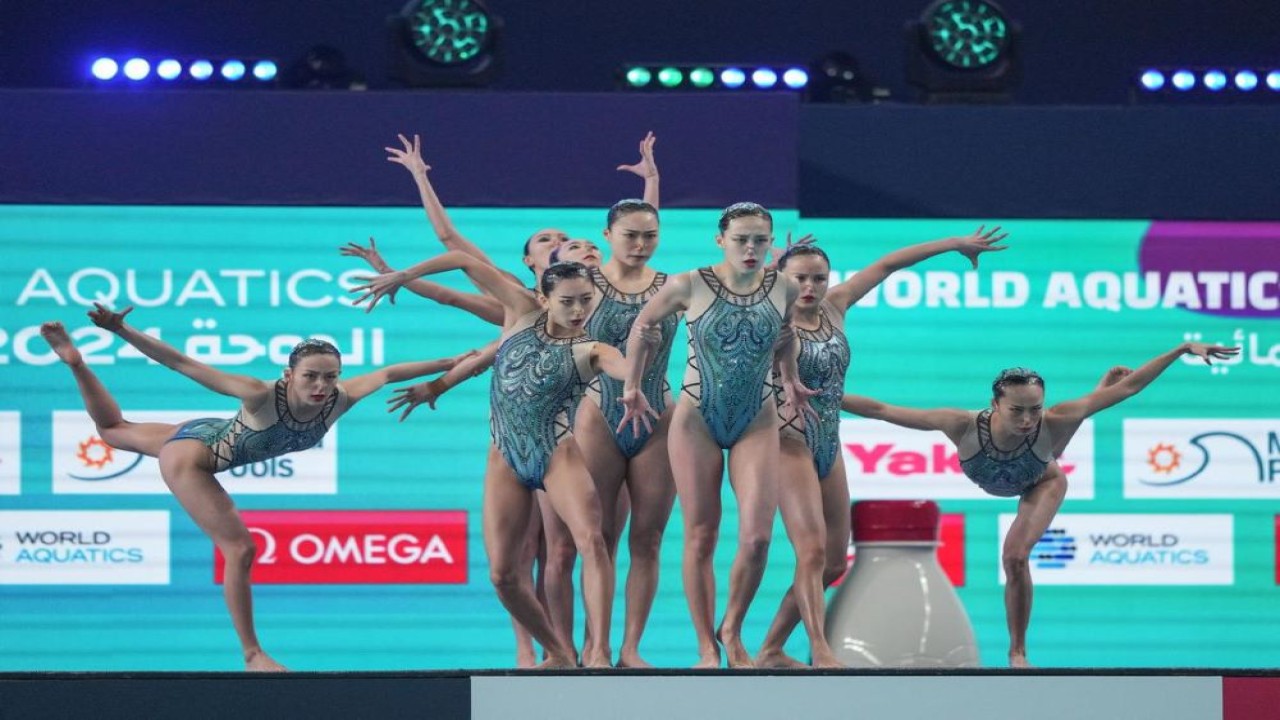 Tim renang artistik Chinak melakukan aksinya di Kejuaraan Akuatik Dunia di Doha, Qatar, pada Jumat. (Xinhua)