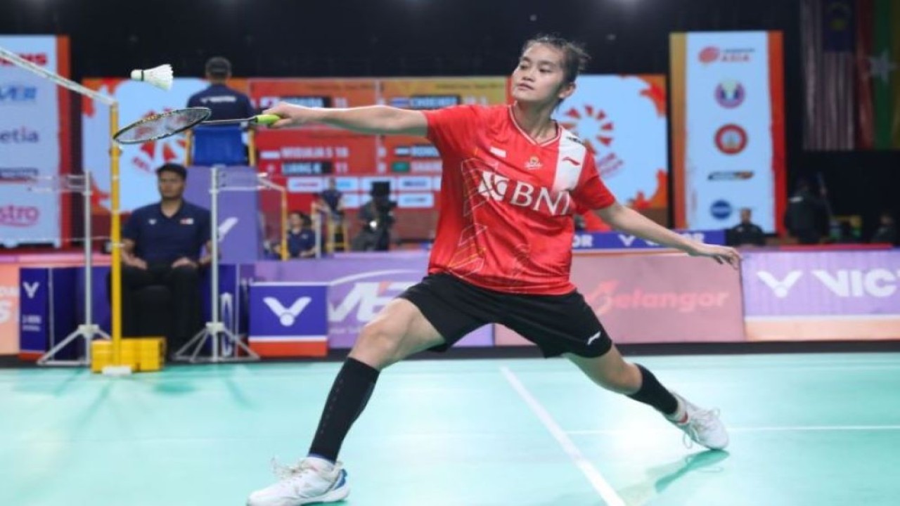 Tunggal putri Indonesia Stephanie Widjaja saat melakoni pertandingan fase grup terakhir pada Kejuaraan Beregu Asia 2024 di Selangor, Malaysia, Kamis (15/2/2024). (Humas PBSI)