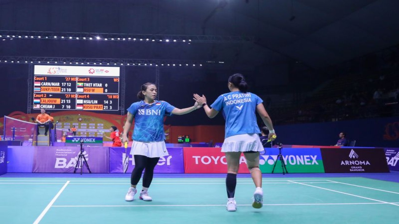 Ganda putri Indonesia Febriana Dwipuji Kusuma/Amalia Cahaya Pratiwi saat berlaga di babak 16 besar Thailand Masters 2024 di Bangkok, Kamis (1/2/2024). (ANTARA/HO/PP PBSI)