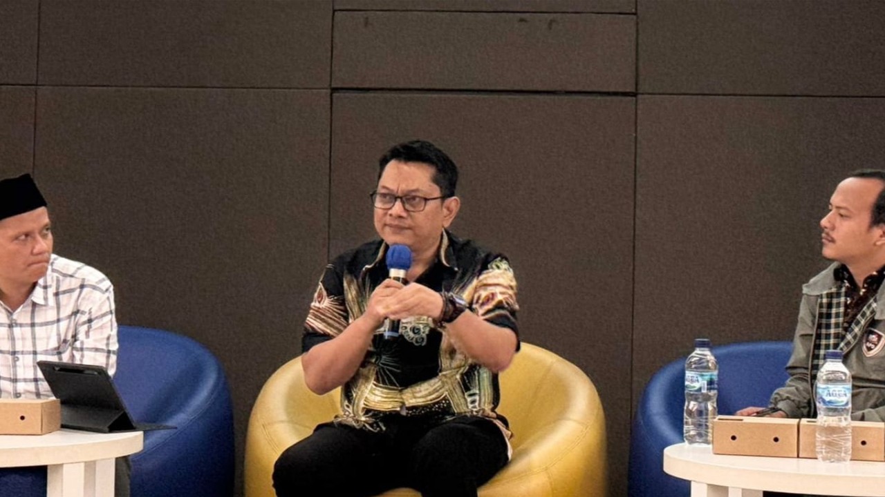 Ketua KPID Jabar, Dr. Adiyana Slamet saat jadi pemateri di Universitas Mandiri Bandung tgl 17 Januari 2024.