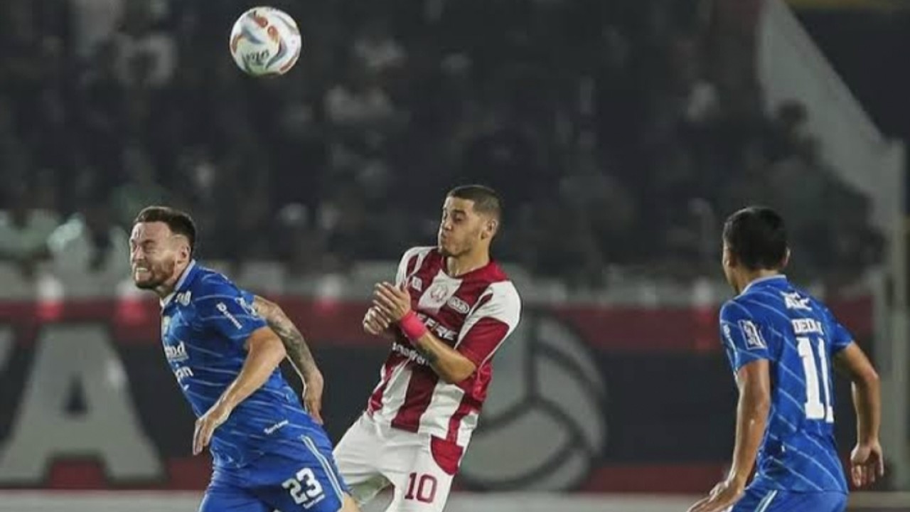 Laga Persib vs Persis Solo