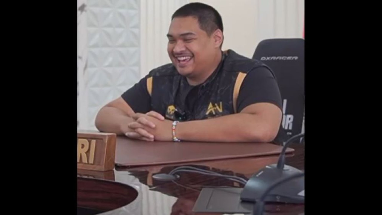 Menpora Dito Ariotedjo melakukan video call dengan bintang Red Sparks, Megawati Hangestri 'Megatron'. (Tangkapan layar Instagram @ditoariotedjo)