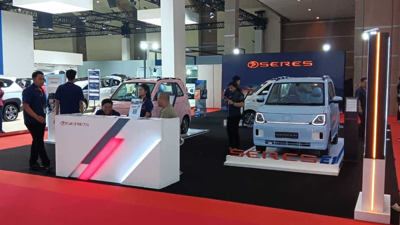 Mobil Listrik Seres E1 Produksi Lokal Ramaikan IIMS 2024