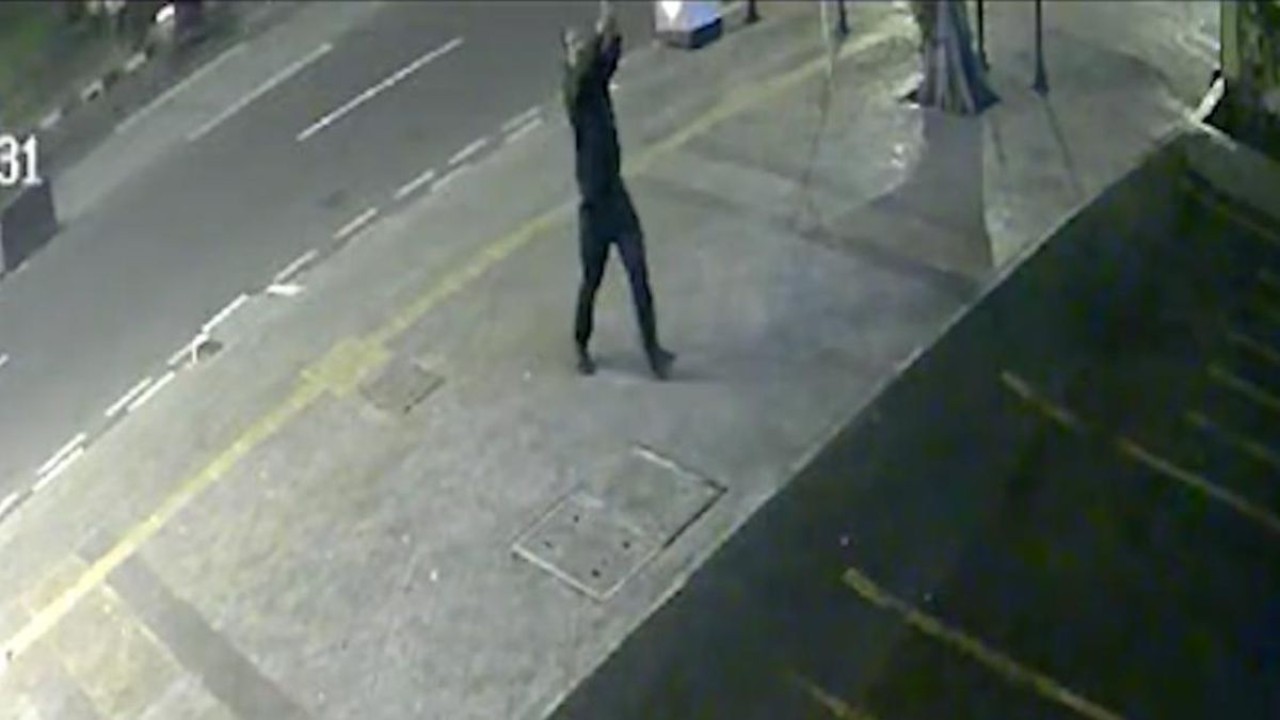 Gathan Saleh melakukan penembakan di ruko kawasan Jatinegara, Jakarta Timur/ist