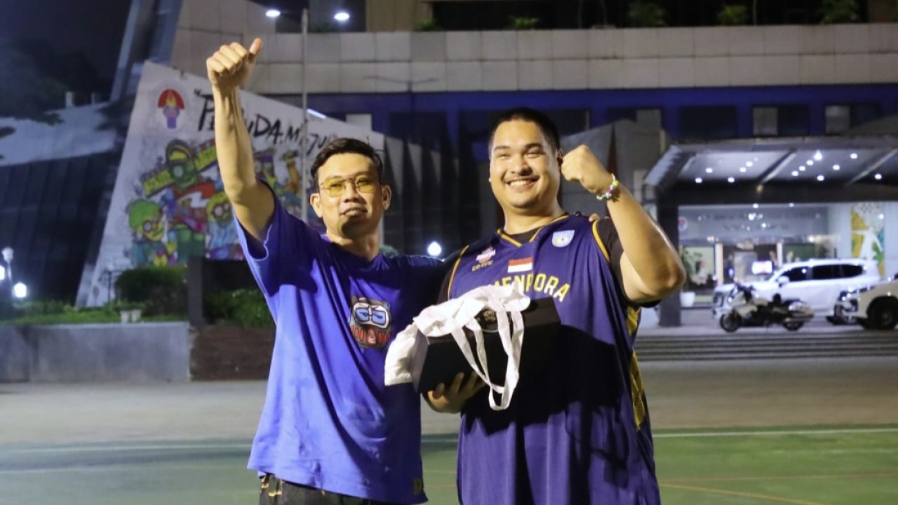 Pebasket sombong, Denny Sumargo bersama Menpora Dito Ariotedjo