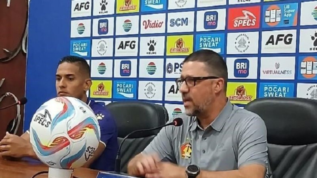 Pelatih Persik Kediri Marcelo Rospide. ANTARA/Asmaul