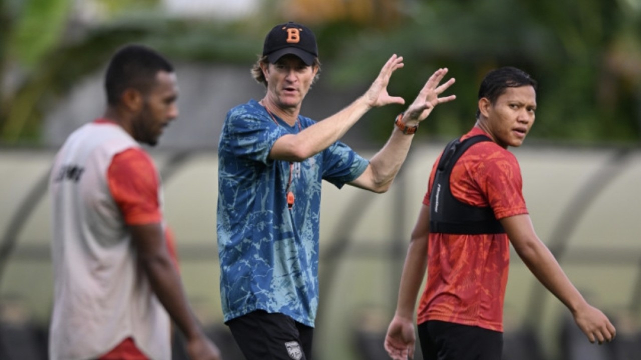 Pelatih Pieter Huistra dan skuad Borneo FC