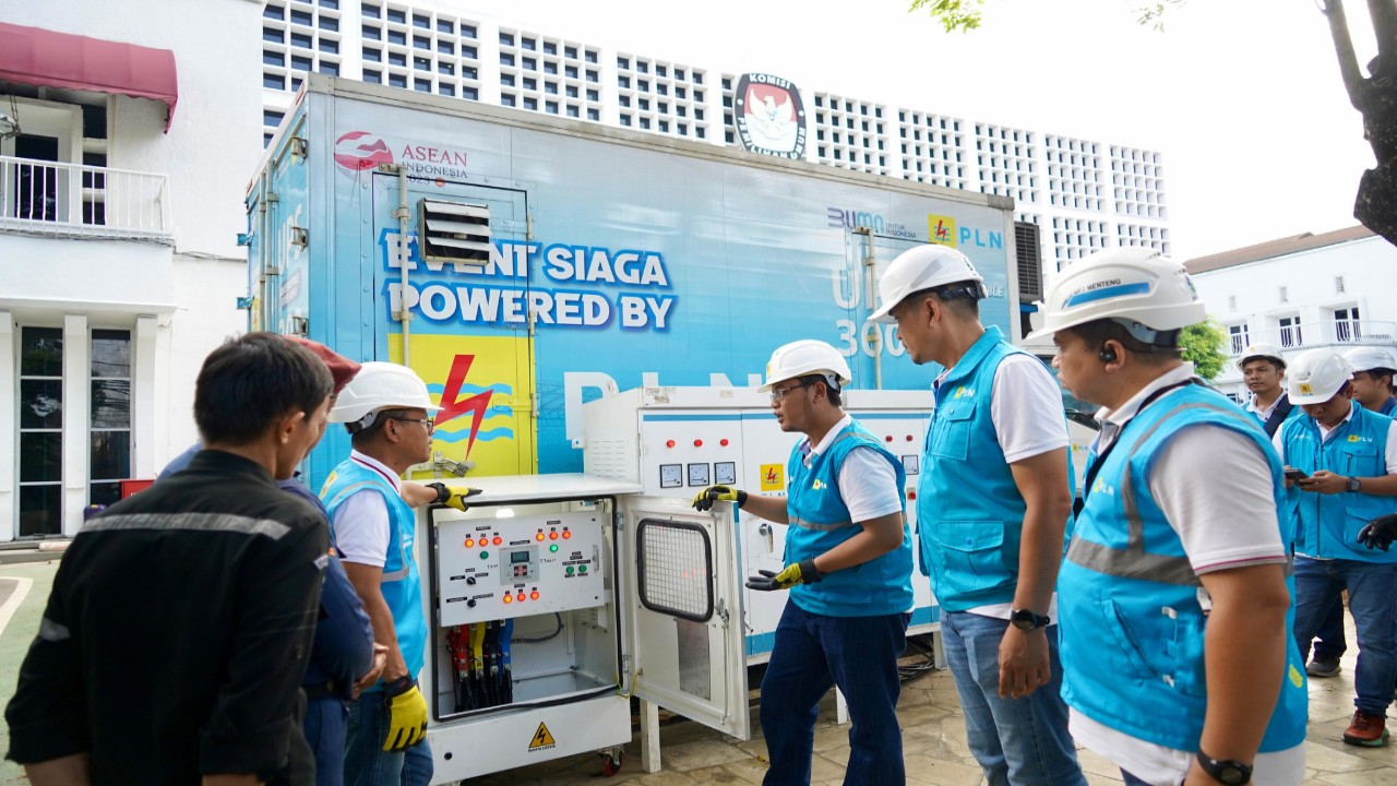 General Manager PLN UID Jakarta Raya, Lasiran memantau kesiapan pasokan listrik berlapis untuk menyukseskan Pemilu 2024/ist