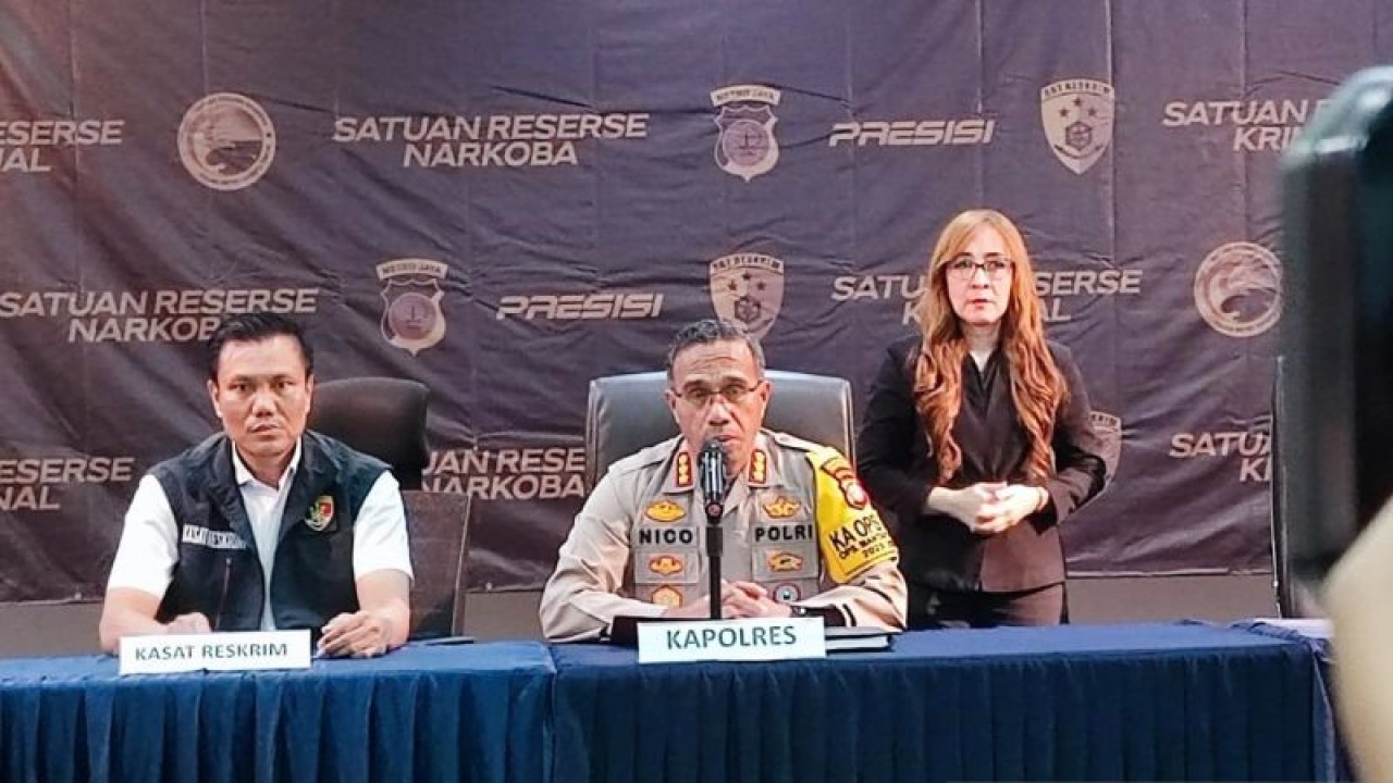 Kapolres Metro Jakarta Timur Kombes Pol Nicolas Ary Lilipaly saat memberikan keterangan pers di Mapolres Metro Jaktim, Jatinegara, Kamis (29/2/2024). ANTARA/Syaiful Hakim
