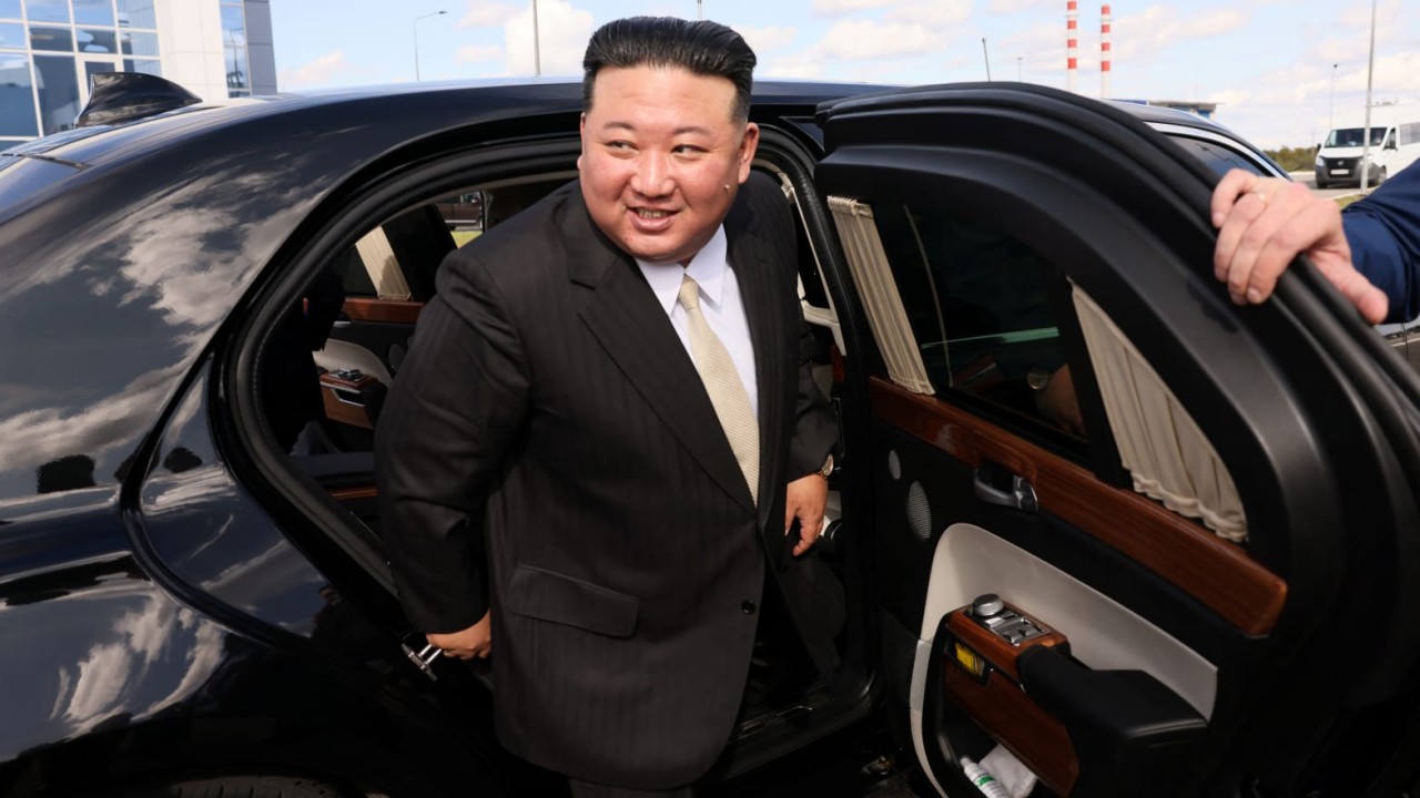 Pemimpin Korea Utara Kim Jong Un mendapat hadiah mobil mewah dari Presiden Rusia Vladimir Putin/ist