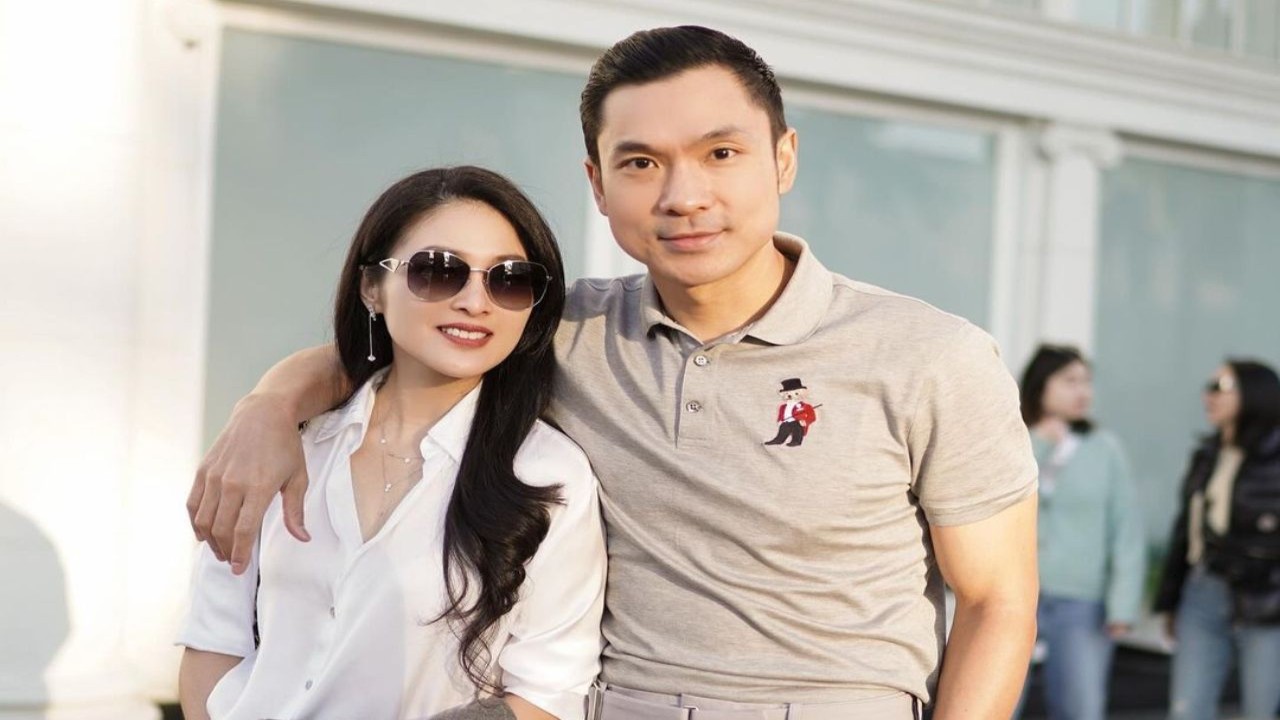 Sandra Dewi dan Suami. (Foto: Instagram @sandradewi88)