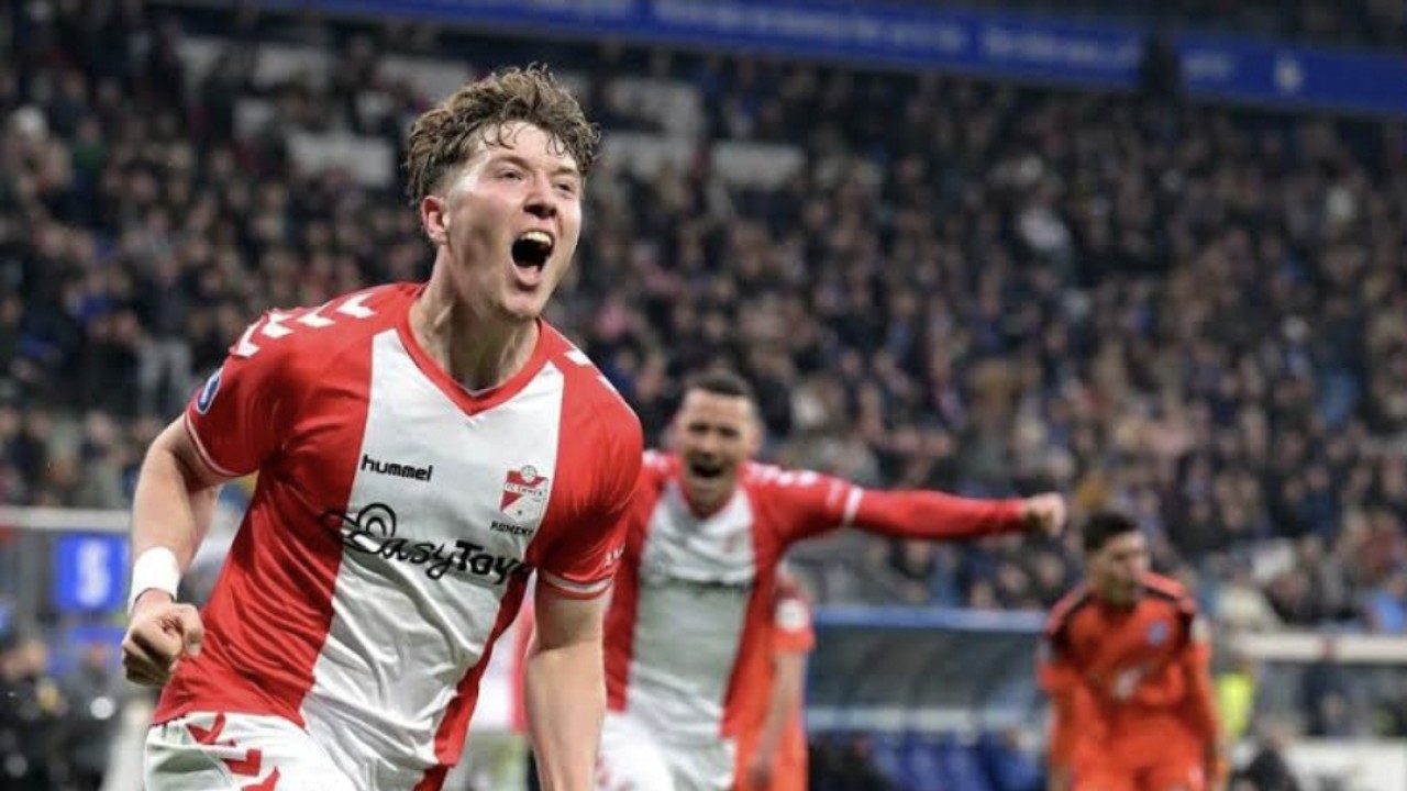 Selebrasi Ole Romeny saat mencetak gol untuk ke gawang Heerenveen