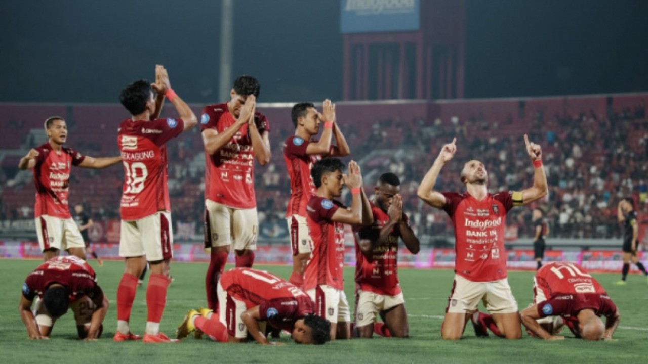 Selebrasi skuad Bali United setelah sukses mengalahkan Persis Solo