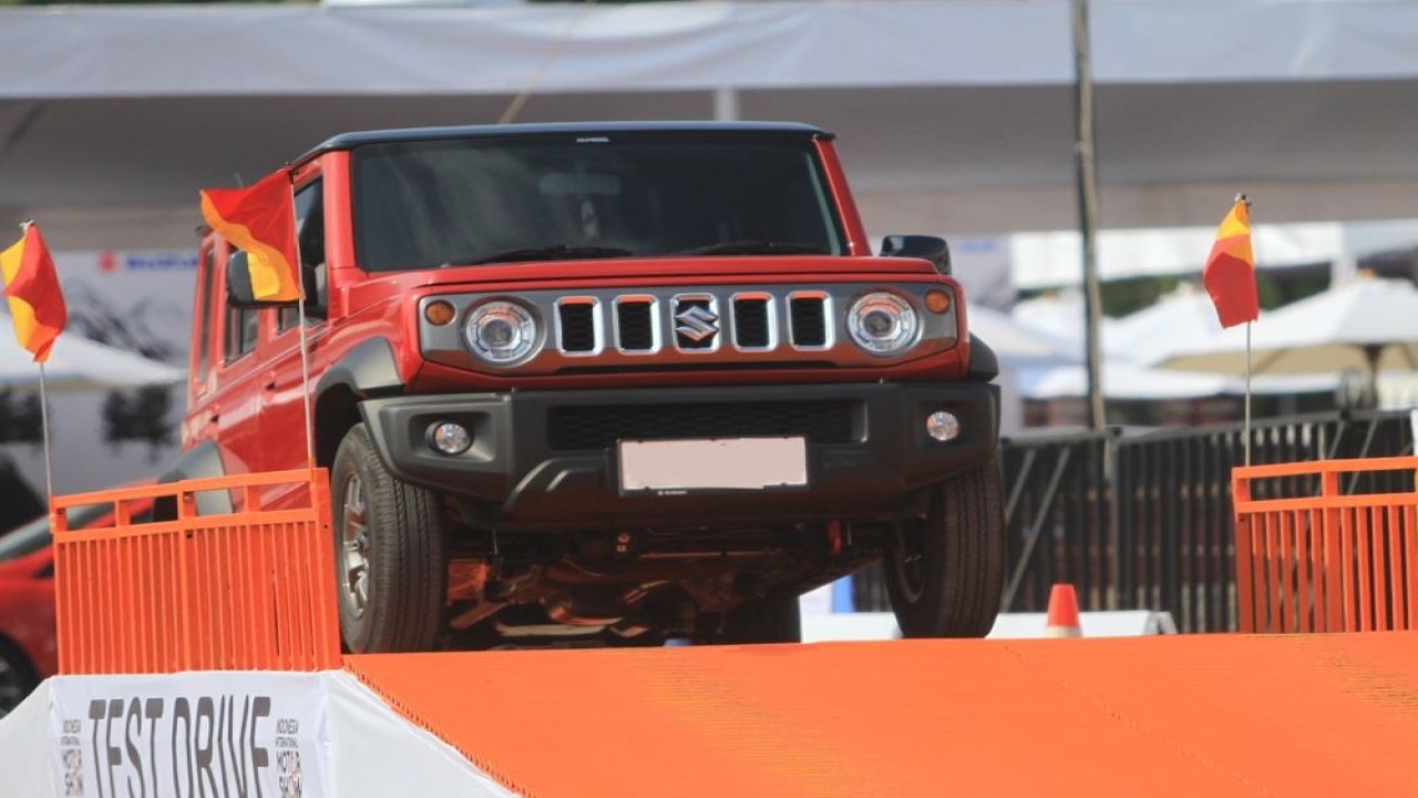 Baru muncul dalam beberapa hari di Indonesia, Suzuki Jimny 5-door sontak menjadi sorotan dan marak dicari oleh masyarakat yang antusias. (Foto: Istimewa/Suzuki Indonesia)