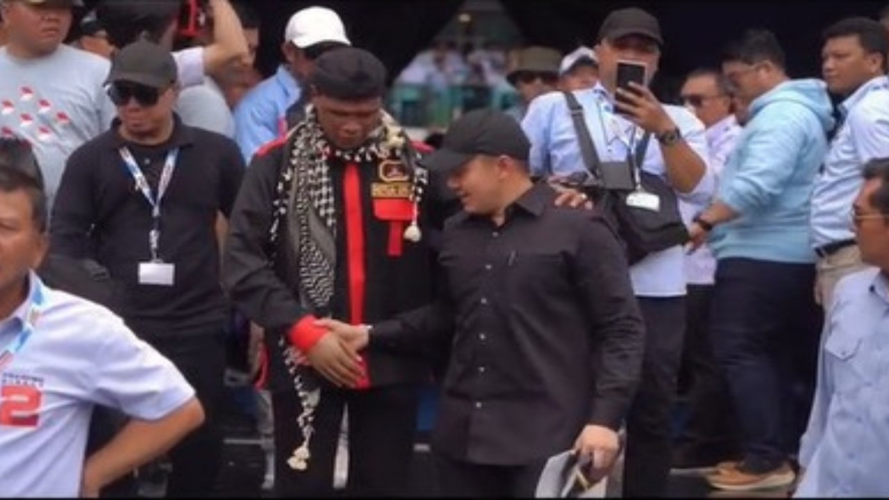 Tangkap layar. Mayor Teddy dan Hercules. (Tiktok: @weycoy)