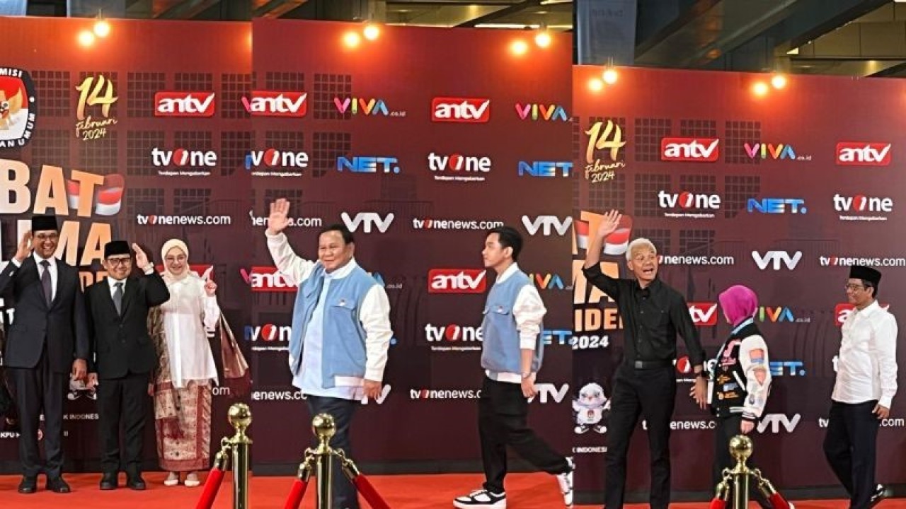 Tiga pasangan capres/cawapres tiba di Balai Sidang JCC Senayan, Jakarta, untuk mengikuti Debat Kelima Capres Pemilu 2024, Minggu (4/2/2024) malam. ANTARA/Narda Margaretha Sinambela