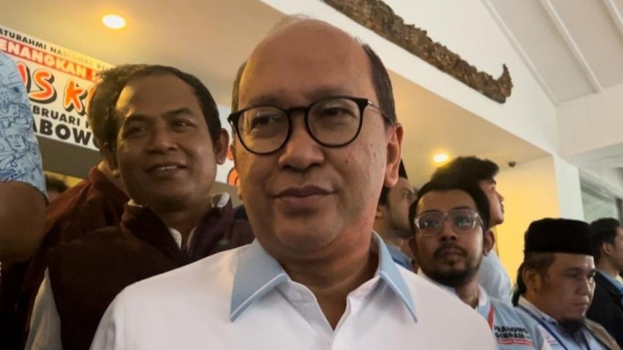 Arsip foto - Ketua TKN Rosan Roeslani di hotel Kartika Chandra, Jakarta Selatan, Senin (5/2/2024) ANTARA/Walda Marison