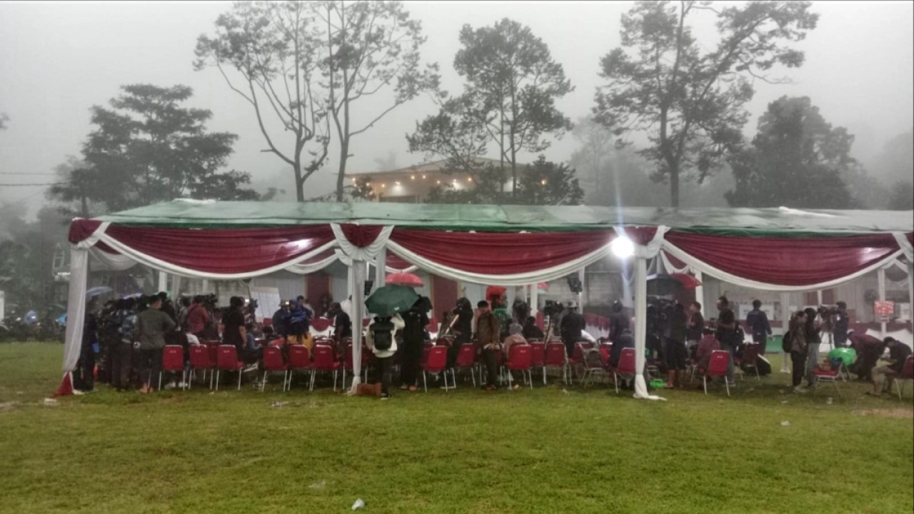 Lokasi TPS Capres Prabowo Subianto masih diguyur hujan deras/Bagas-Nusantaratv.com