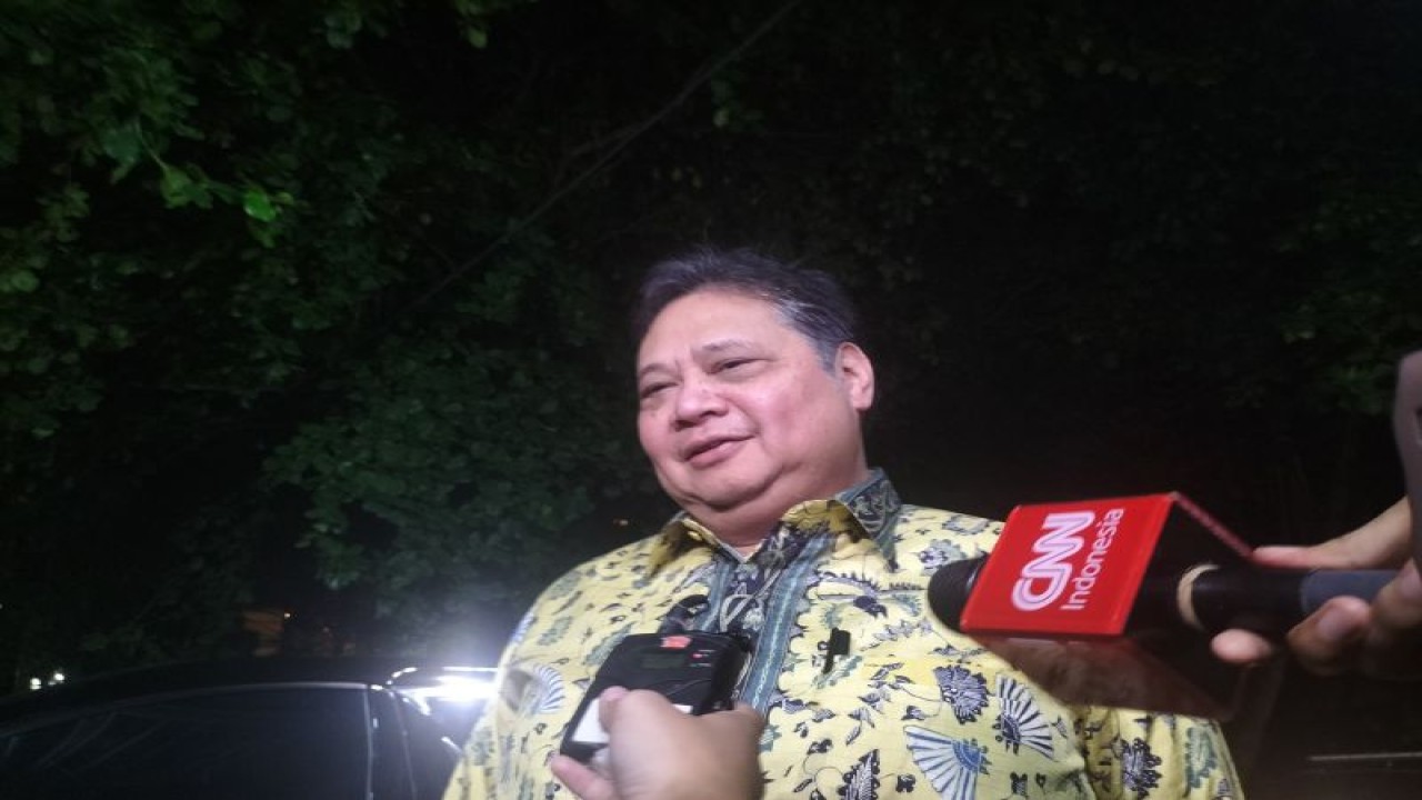 Ketua Umum Partai Golkar Airlangga Hartarto di kediaman Prabwo Subianto. (Foto: ANTARA/Walda Marison)