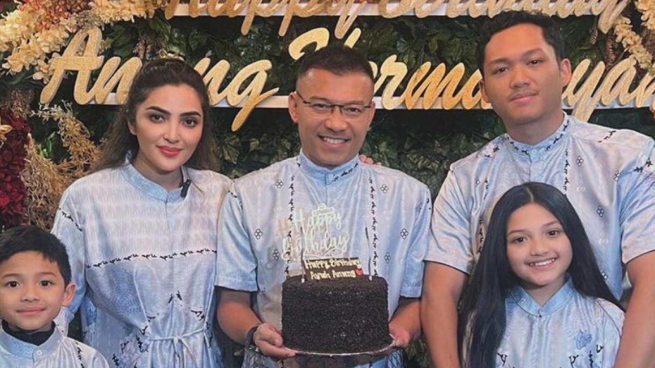 Anang Hermansyah bersama keluarga (Instagram)