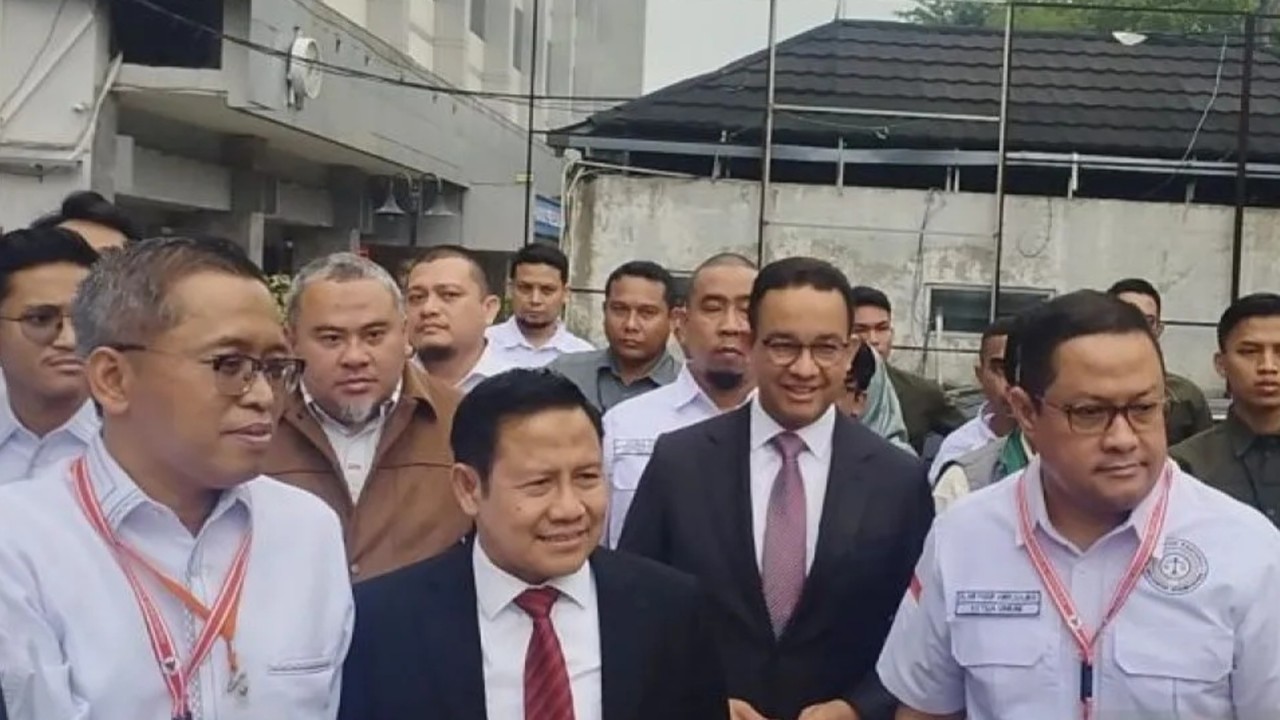 Anies-Cak Imin dan tim saat hendak menghadiri sidang MK. (Antara)