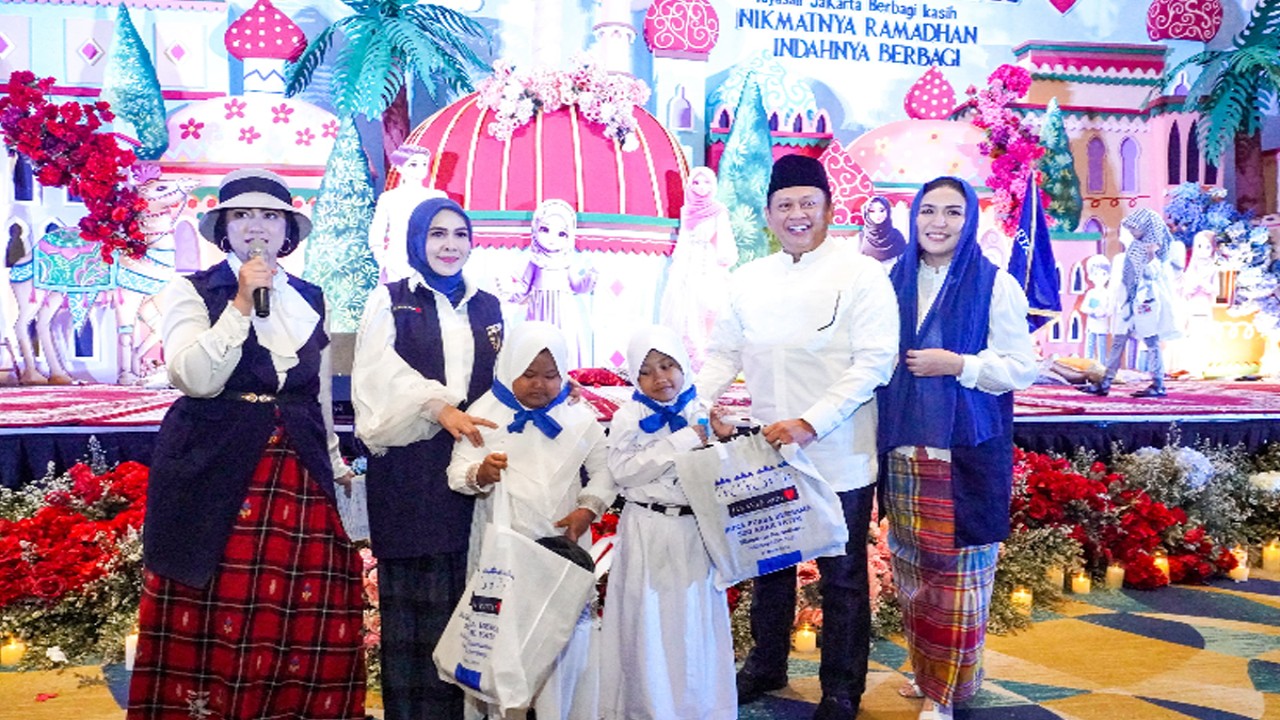 Ketua MPR RI sekaligus Wakil Ketua Umum Partai Golkar Bambang Soesatyo mengapresiasi konsistensi Yayasan Jakarta Berbagi Kasih ‘Jakarta With Love’ yang selama 15 tahun berturur-turut selalu menyelenggarakan buka puasa bersama sekaligus menyantuni 500 anak yatim.