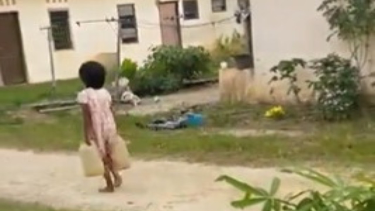 Seorang bocah perempuan. (Foto: Tangkap layar X @heraloebss)