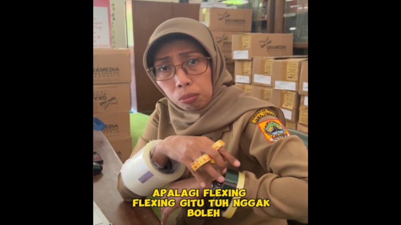 Bu Dewi. (Tangkap layar Tiktok/@megaindahsilfiani)