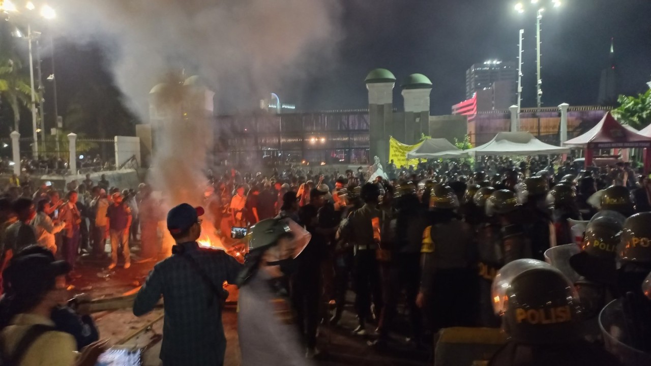 Massa demo di depan Gedung DPR membubarkan diri/ist