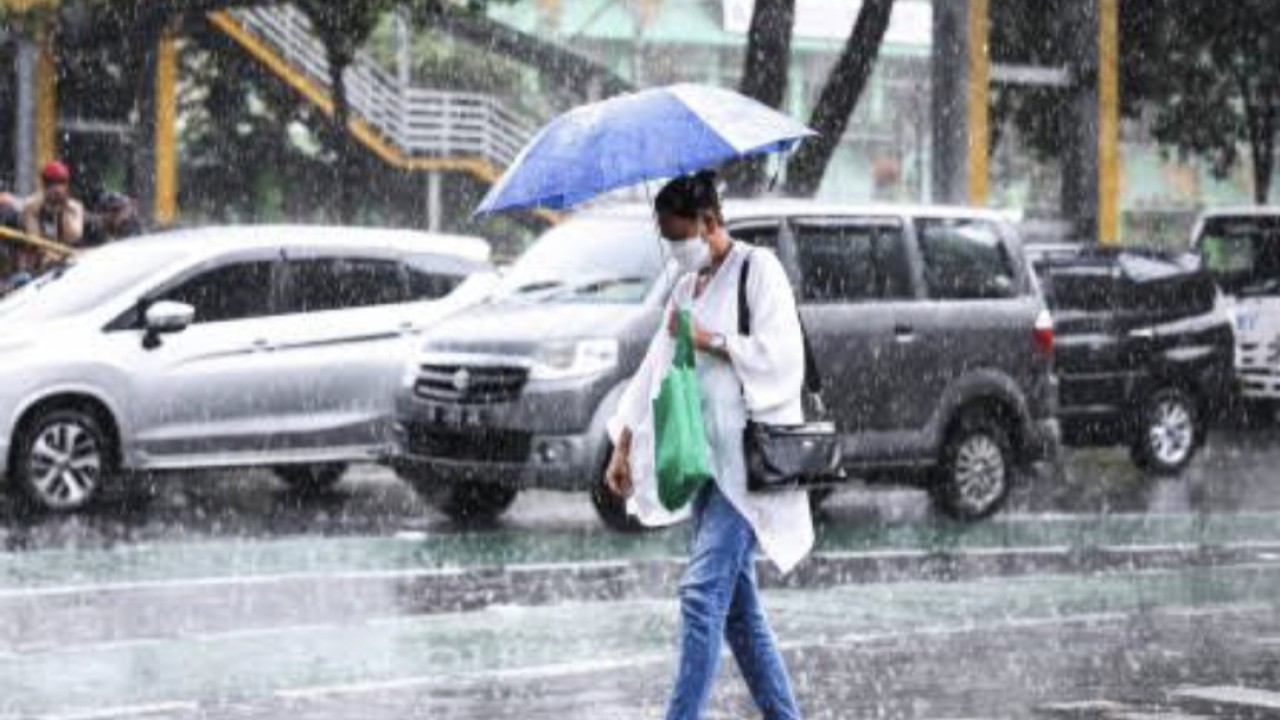 Foto Hujan ringan di wilayah Jakarta