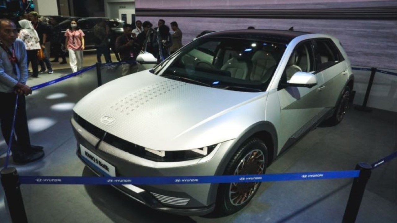 Pada ajang Indonesia International Motor Show (IIMS) 2024, Hyundai Ioniq 5 Batik Edition resmi dirilis dan bisa dibeli dalam jumlah yang terbatas. (Foto: Hyundai Mobil Indonesia)