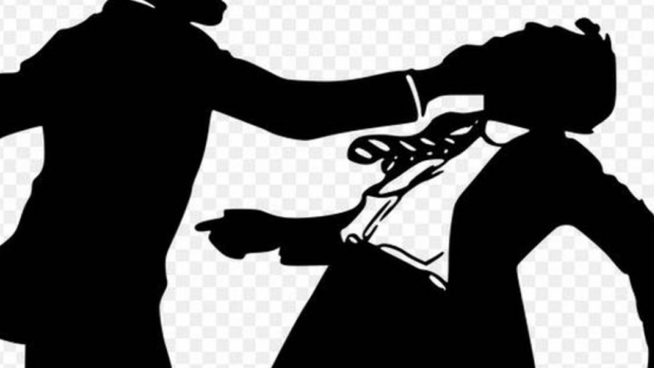 Ilustrasi dua orang sedang berkelahi.