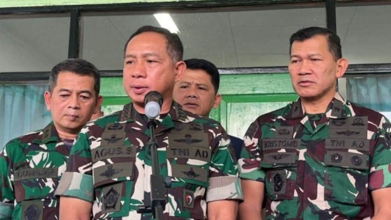 Panglima TNI Jenderal Agus Subiyanto memberikan keterangan pers terkait kledakan dan kebakaran Gudang Munisi Daerah, di Ciangsana, Gunung Putri, Kabupaten Bogor, Jawa Barat (Jabar), pada Minggu (31/3/2024). (Foto: Tangkapan layar)
