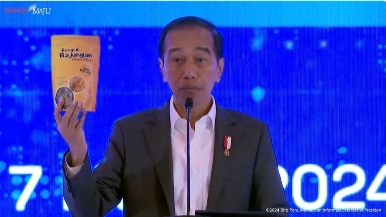 Presiden Jokowi bangga UMKM yang jual produk kerupuk rajungan "mama muda"