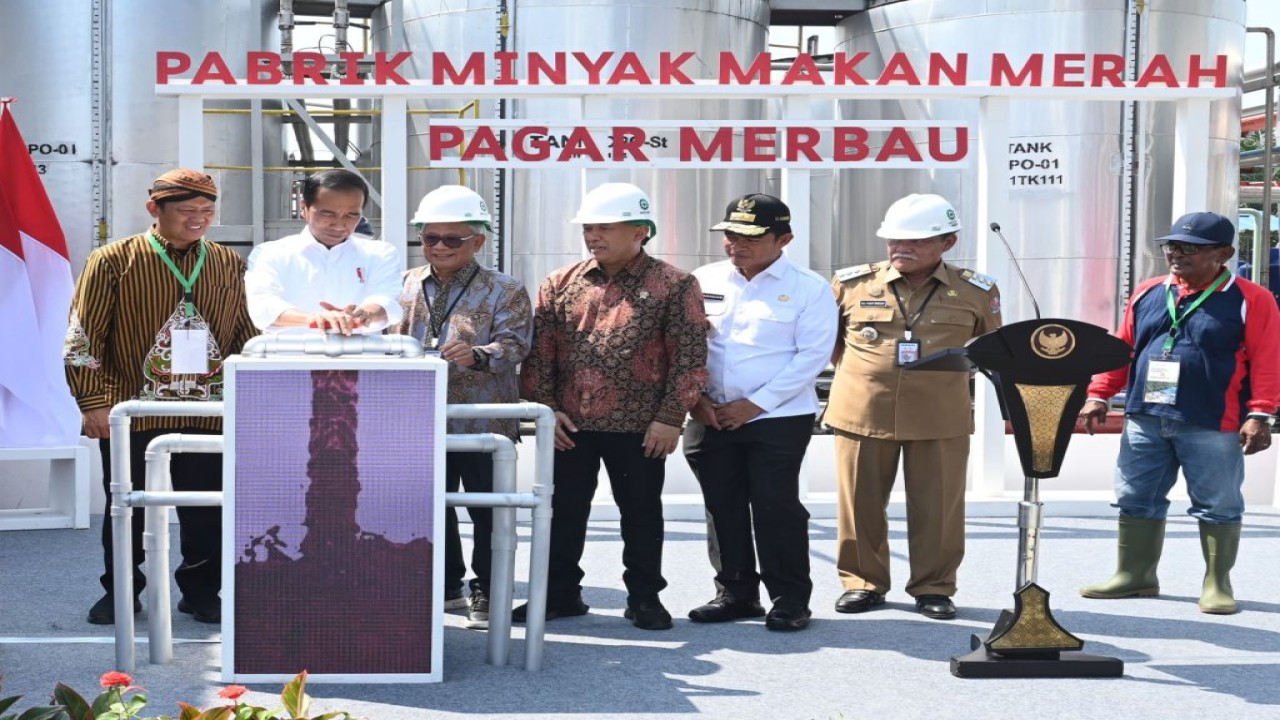 Presiden Jokowi meresmikan pabrik percontohan minyak makan merah di Sumut/Foto: Sekretaris Kabinet