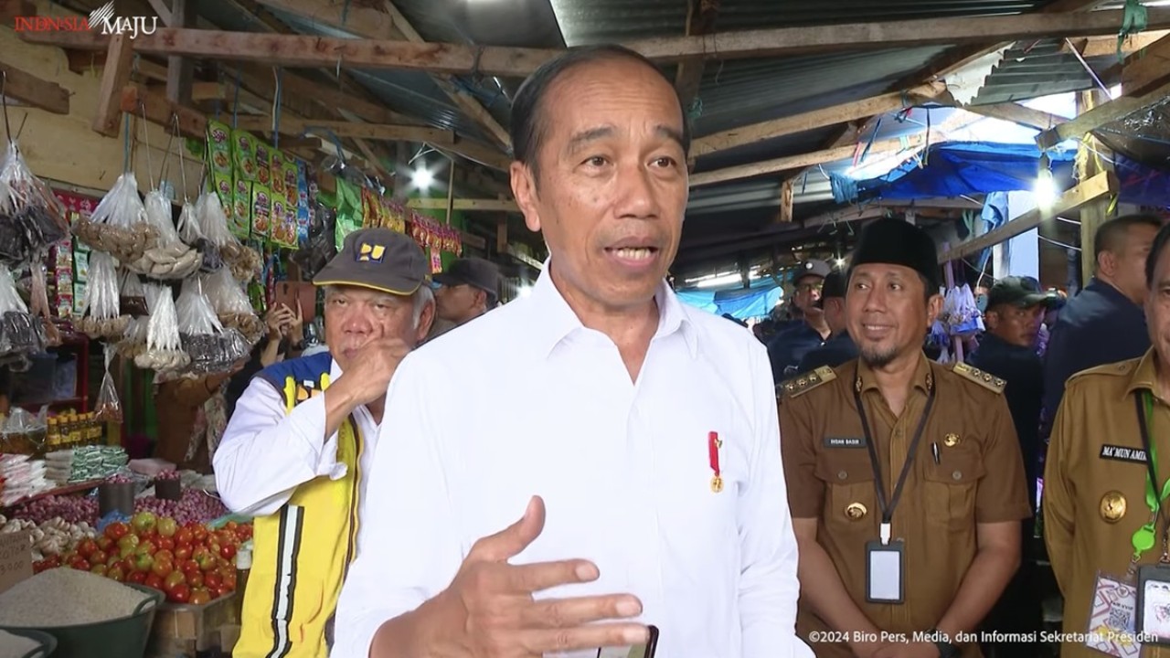 Presiden Joko Widodo (Jokowi) saat blusukan ke Pasar Salakan, Kabupaten Banggai Kepulauan, Sulawesi Tengah/Foto: Sekretariat Presiden