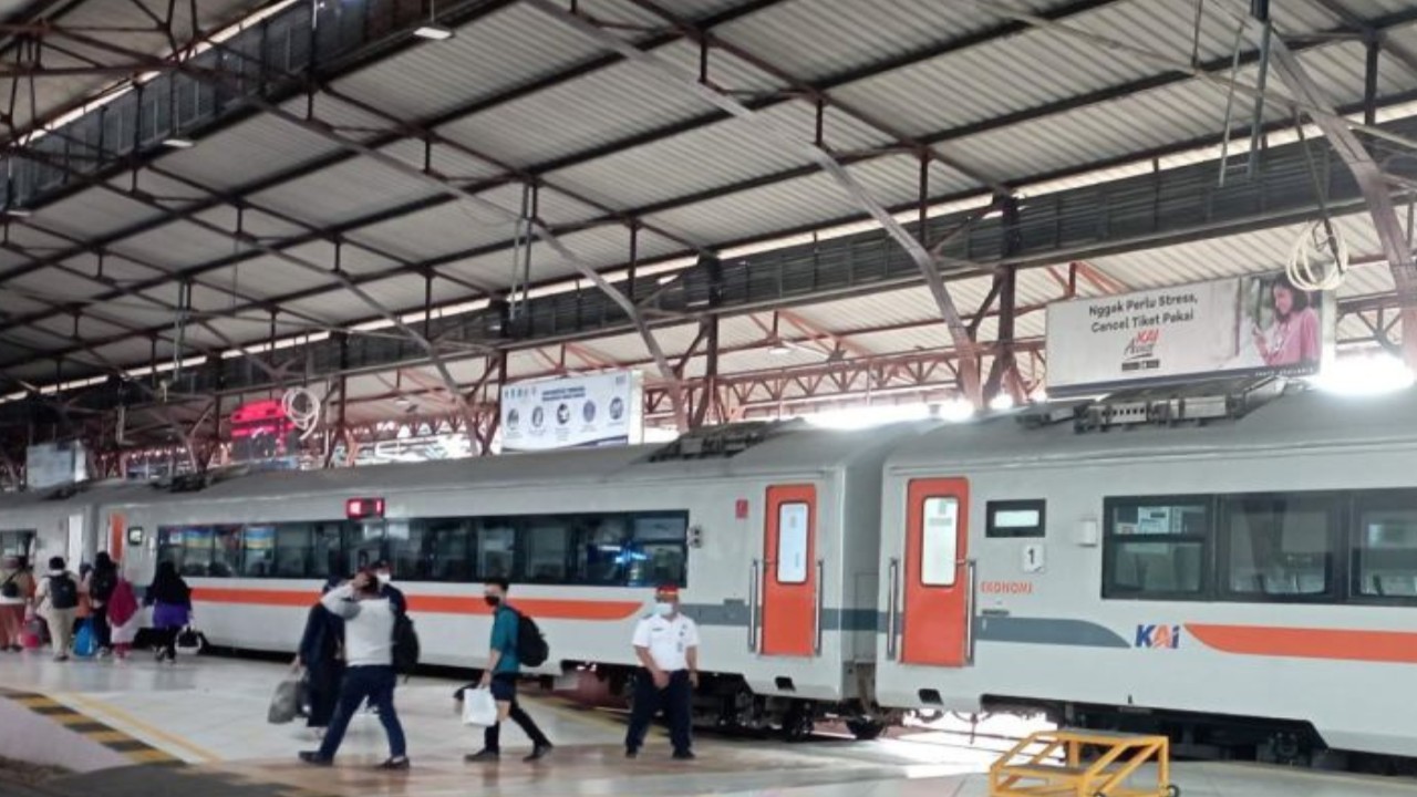 Ilustrasi - Aktivitas penumpang kereta api di Stasiun Purwokerto, Kabupaten Banyumas, Jateng. (Foto: ANTARA/Sumarwoto)